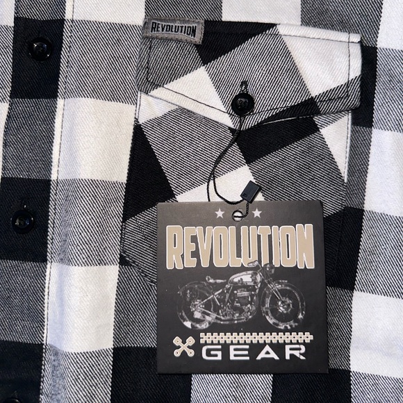 NWT Revolution Flannel in Medium - Picture 3 of 7